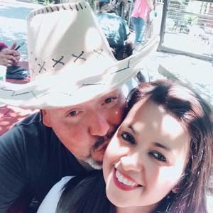 Meet your Posher, Leonor